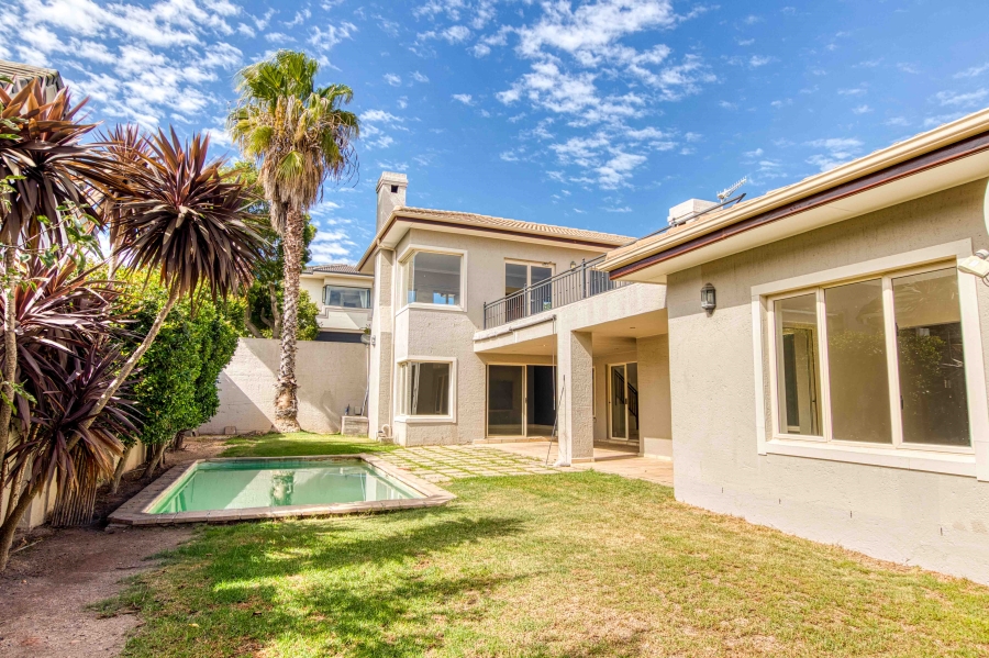 3 Bedroom Property for Sale in Bakkershoogte Western Cape